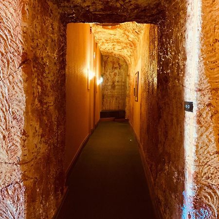 Desert Cave Hotel Coober Pedy Extérieur photo