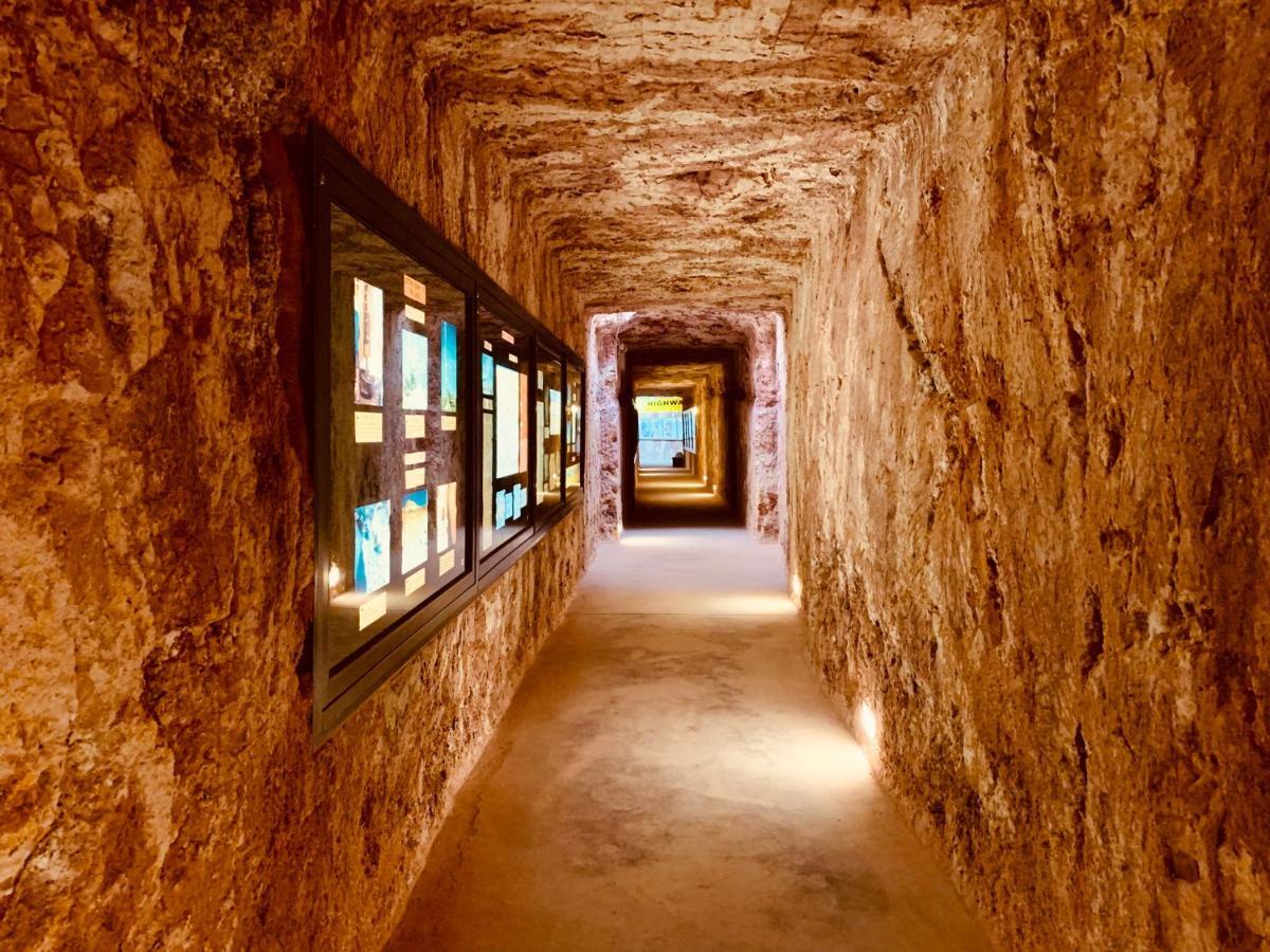 Desert Cave Hotel Coober Pedy Extérieur photo